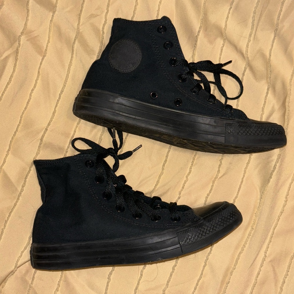 Black  Hi-Top Converse